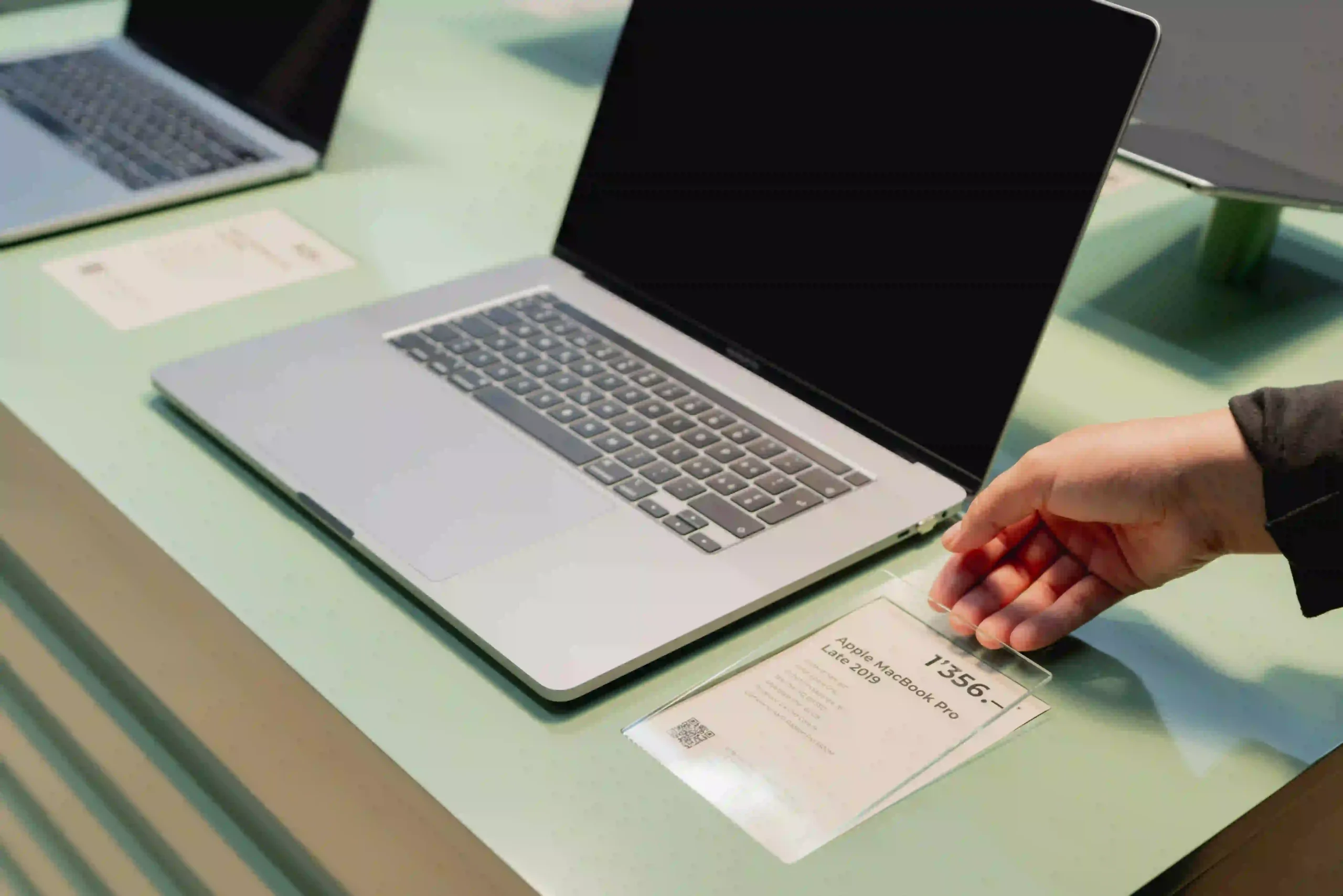online laptop shop website