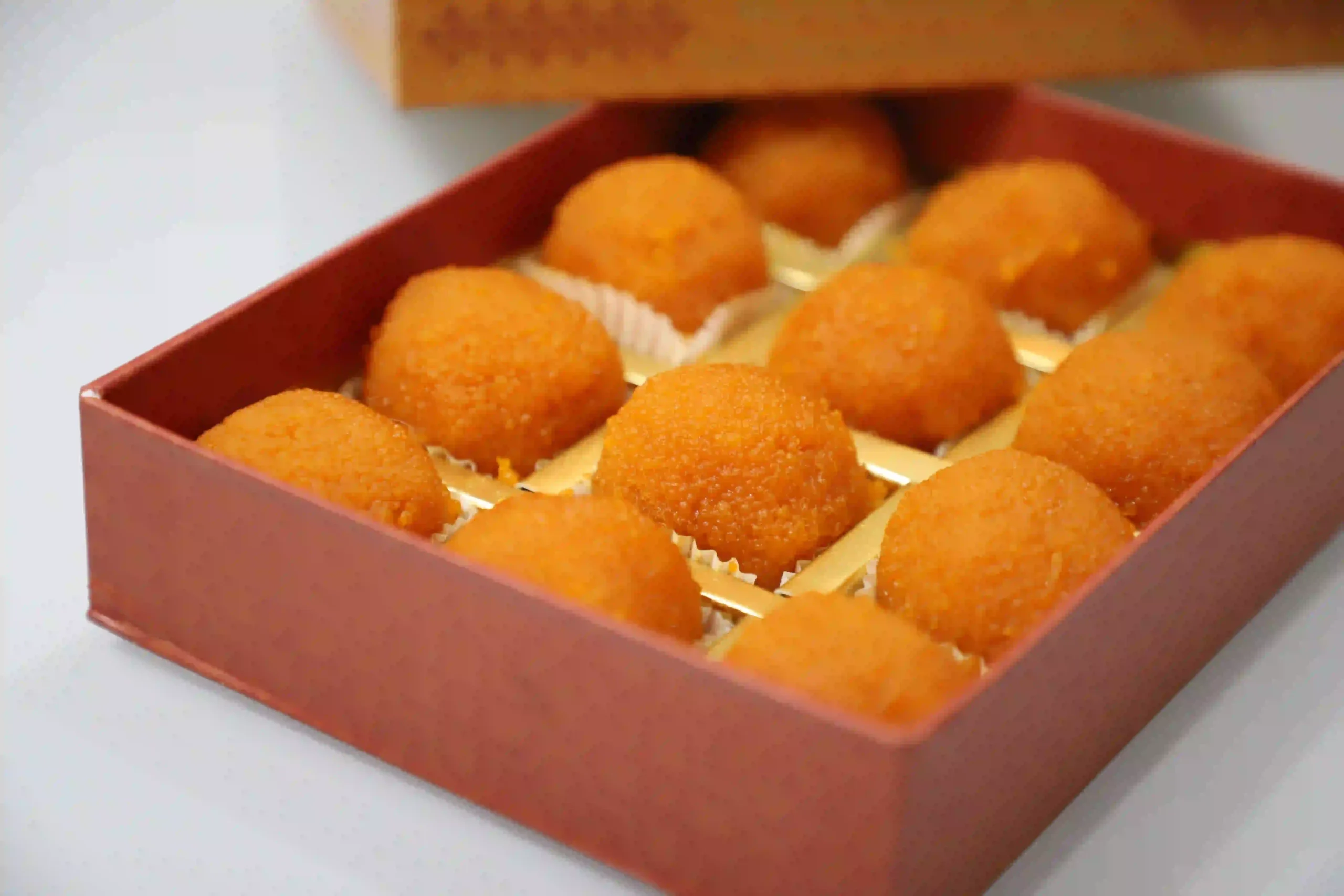 Online sweets gift box and snacks hamper shopping website